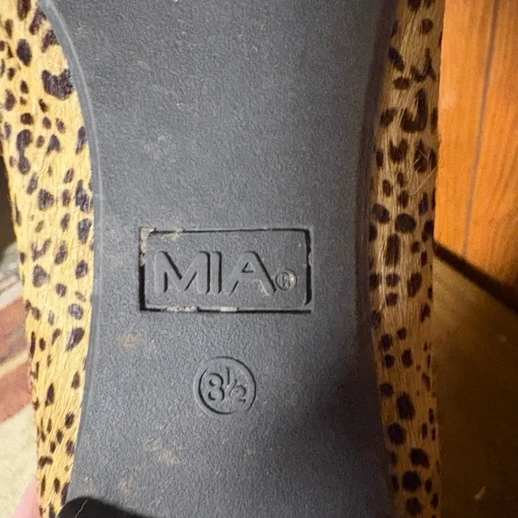 MIA Leopard-Print Pointed Flats with Red Lining - Picture 3 of 3